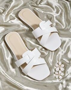 Stylish flat sandals for women